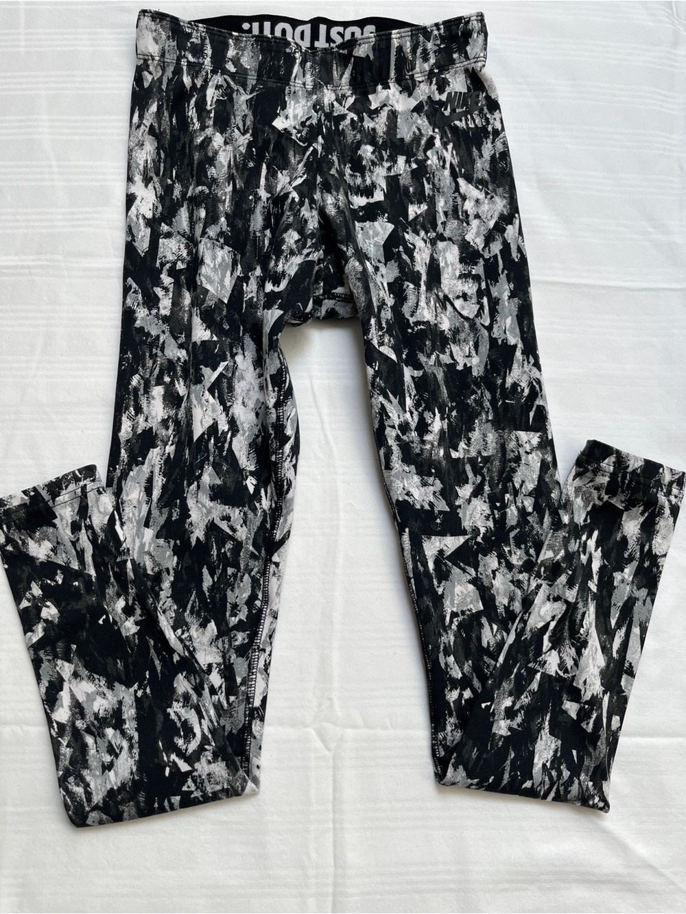 Nike Women Black & White Printed Leggings size XS